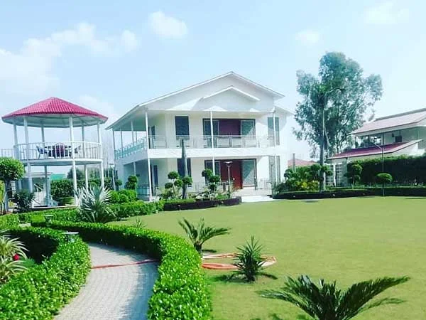 Green Beauty Farms, Sector 135, Noida